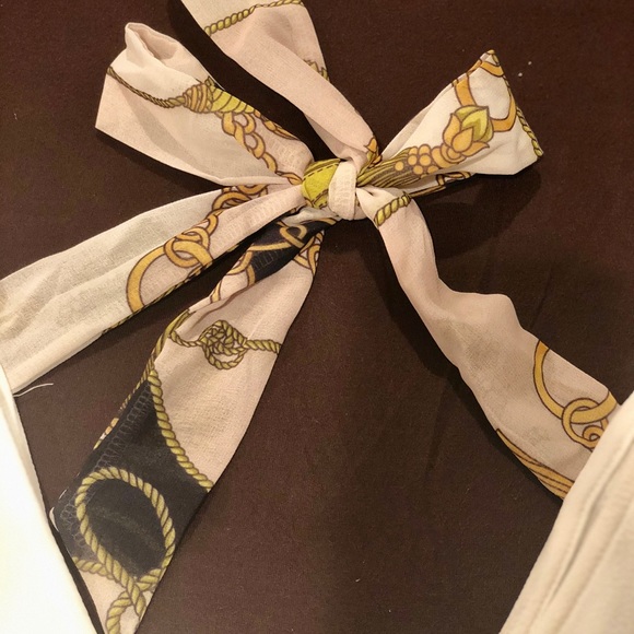 NWT. New York & Co. V-neck White Blouse Size M - Picture 3 of 4